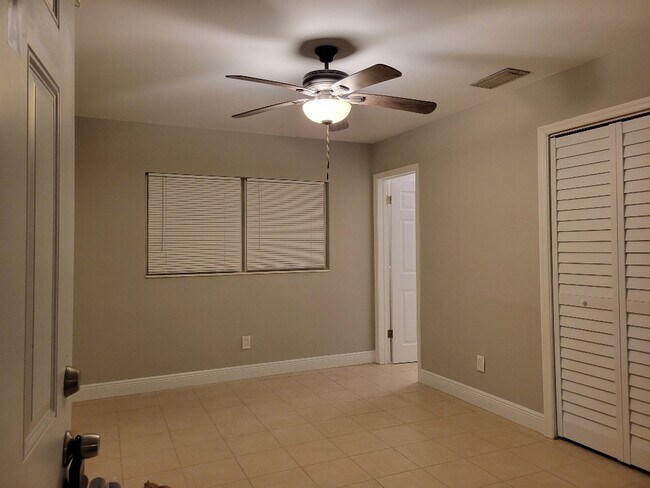 Maestro - 221 Cape Coral Pky E