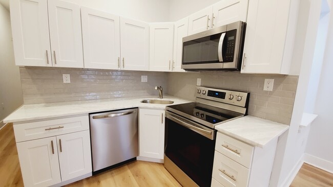 Building Photo - 4138 W Girard Ave