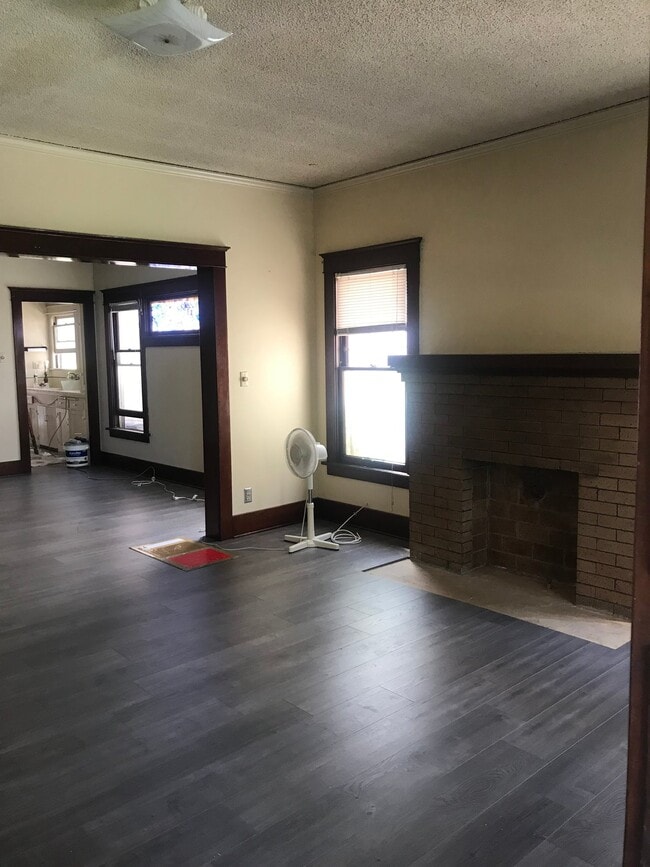 Building Photo - 429 N Garfield Ave