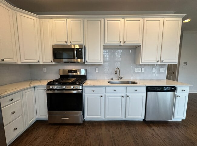 Building Photo - 163 Shinnecock Dr