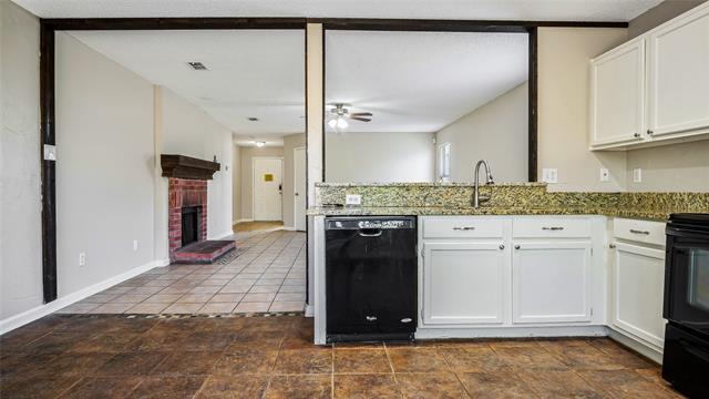 Building Photo - 2225 Maple Dr