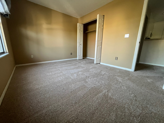 Building Photo - 5359 Stonemeadow Ave