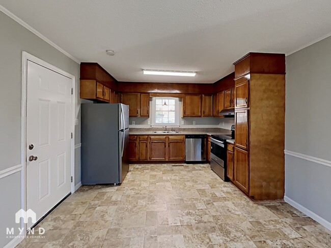 Building Photo - 906 Edgehill Dr
