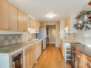 Building Photo - 2015 E Broadway