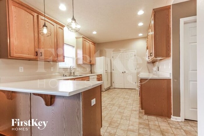 Building Photo - 2243 Tanya Dr
