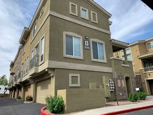 Building Photo - Charming 2 bed townhome in Phoenix!!!