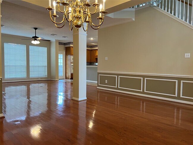 Building Photo - 22910 Fairleaf Cir