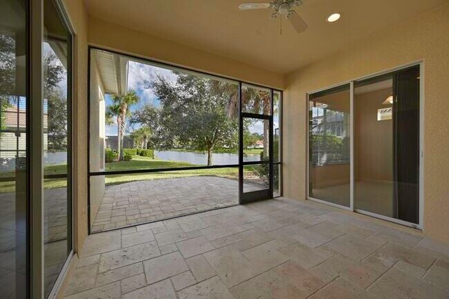 Building Photo - Stunning Family Home
