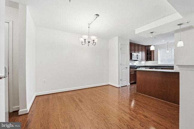 Building Photo - 4167 S Four Mile Run Dr