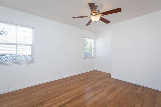 Foto del edificio - 5920 S Fairfax Ave