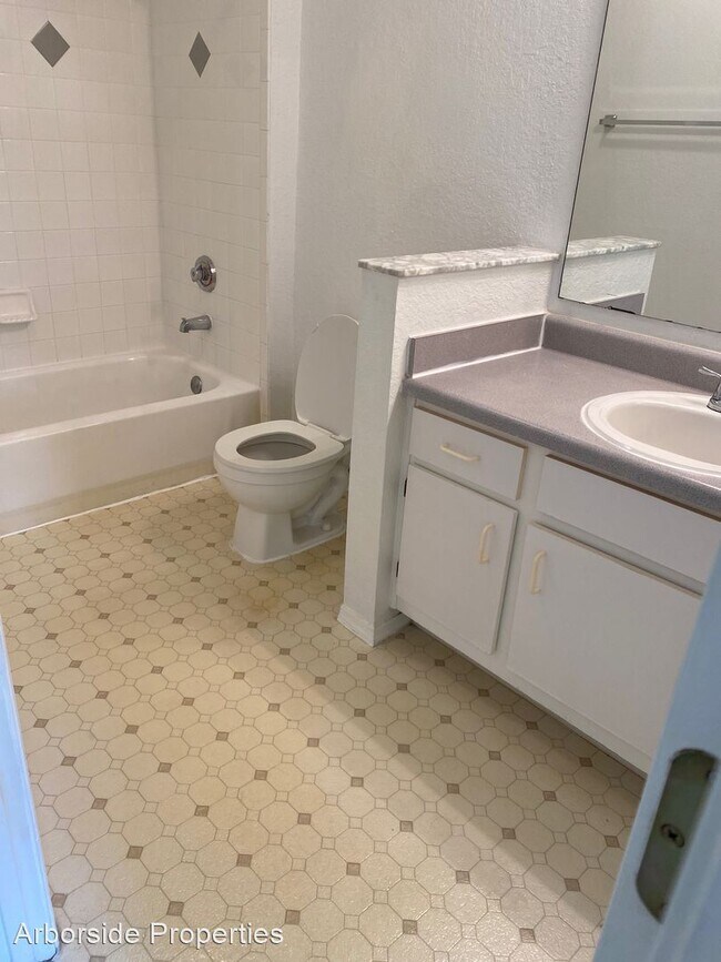 Building Photo - 831 Camargo Way