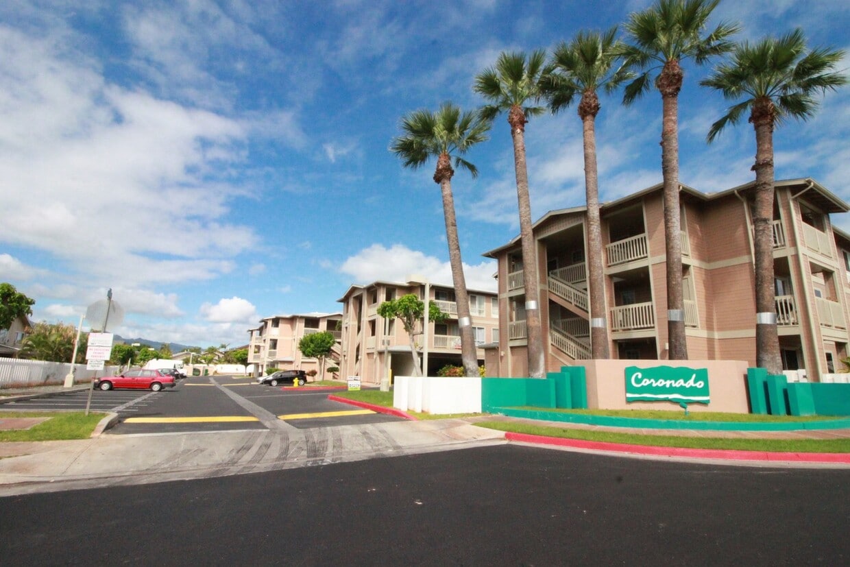 Primary Photo - Large Studio, 1 Bath, 1 Parking at CORONADO!