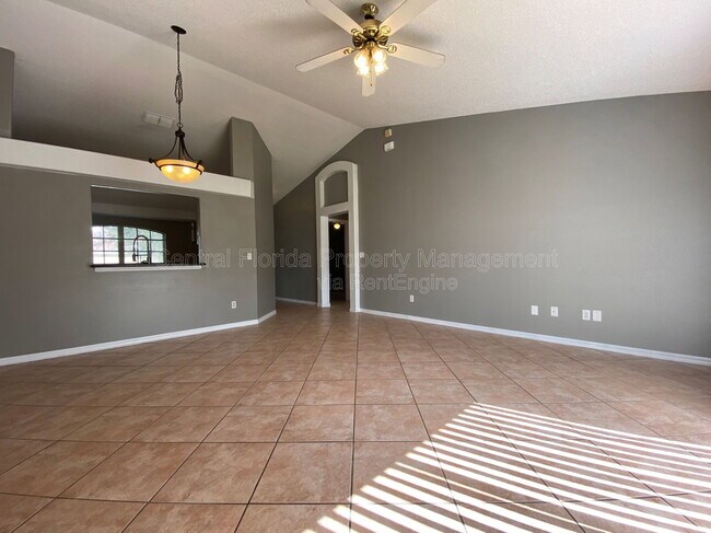Foto del edificio - 13820 Eagleridge Ct