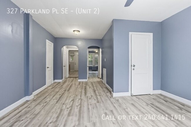 Foto del edificio - 327 Parkland Pl SE