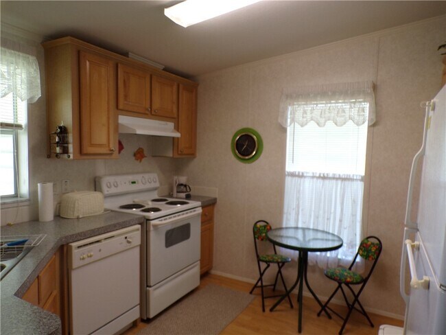 Foto del edificio - 1126 Barefoot Cir