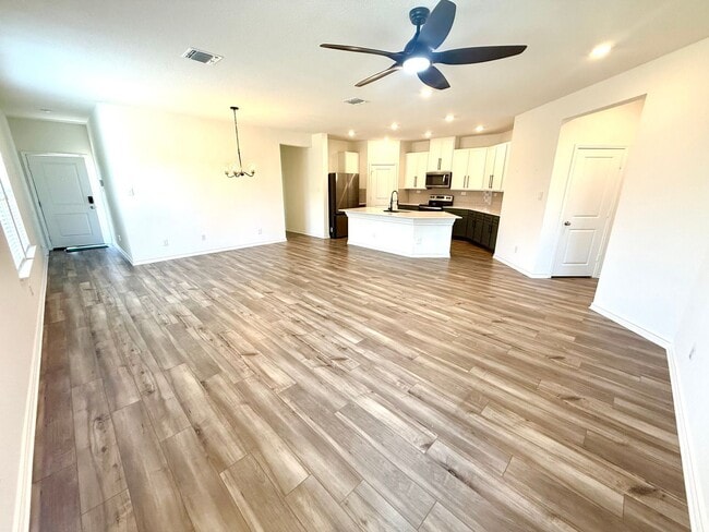 Building Photo - 4015 Casita Mia St