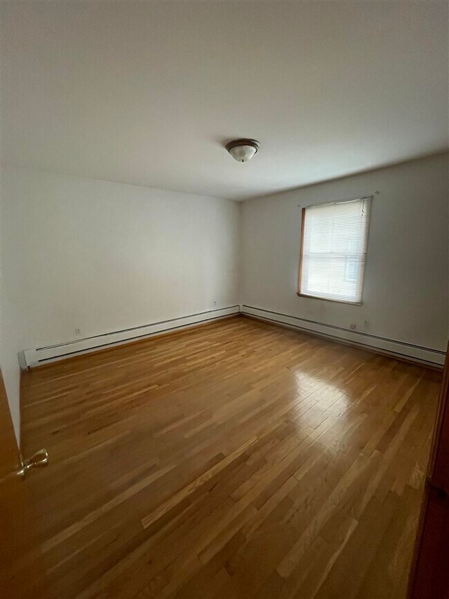 Building Photo - 516 Avenue A