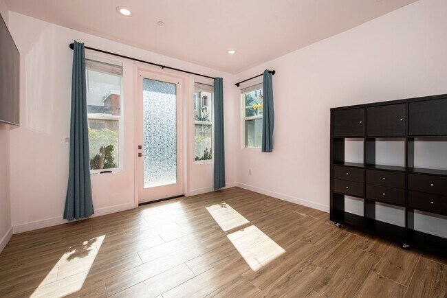Building Photo - Exceptional 4 bed/3.5 new construction Hom...