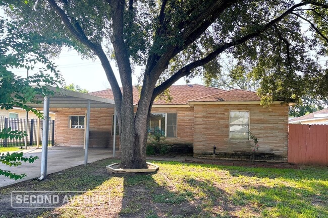 Building Photo - 607 Ahrens St