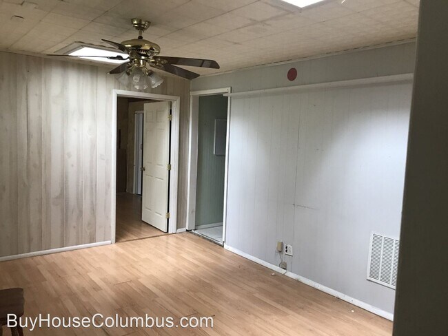 Building Photo - 3 br, 1 bath House - 1631 Dewberry Rd.