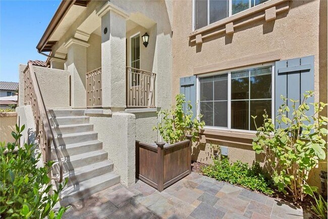 Foto del edificio - 16903 New Rochelle Way