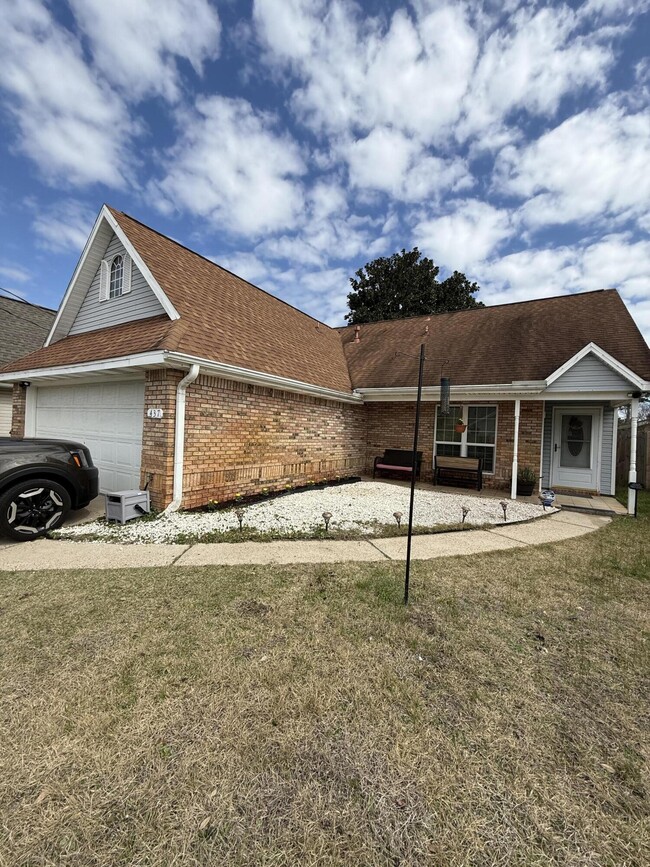 Building Photo - 437 Bridgewater Ct