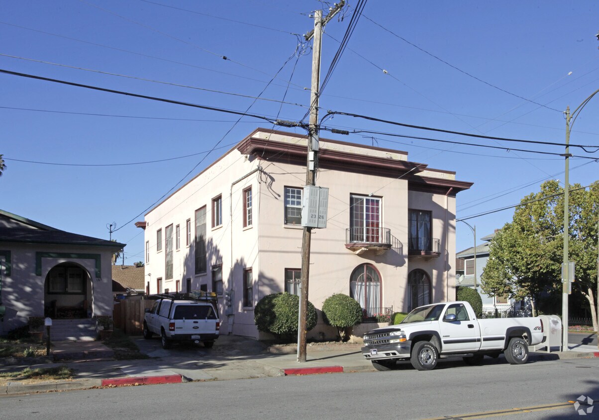 Building Photo - 340 E Saint James St