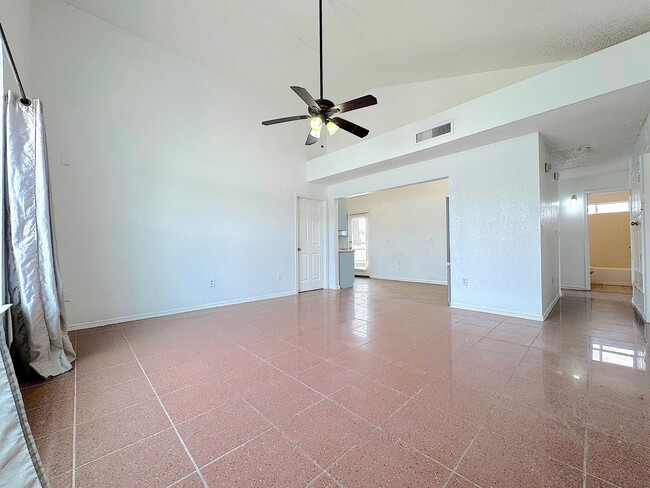 Building Photo - East El Paso 3 bed Refrig A/C