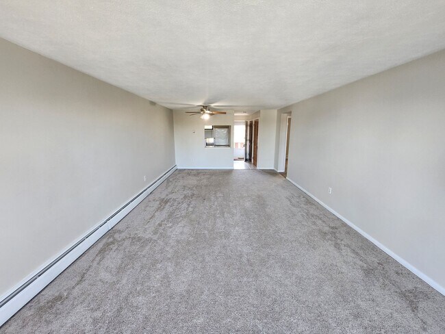 Building Photo - Sleek 2 Bd 1 Bath Condo in Eaton Village H...