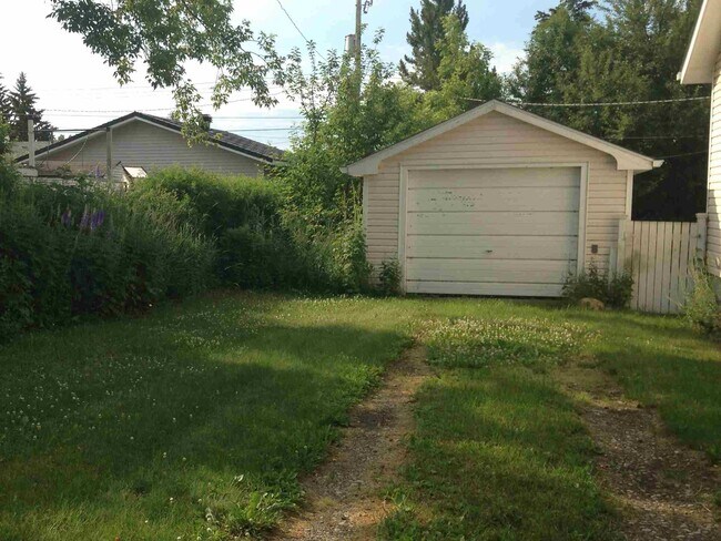 Building Photo - 2 Bed 1 Bath Unit in Bowden, AB