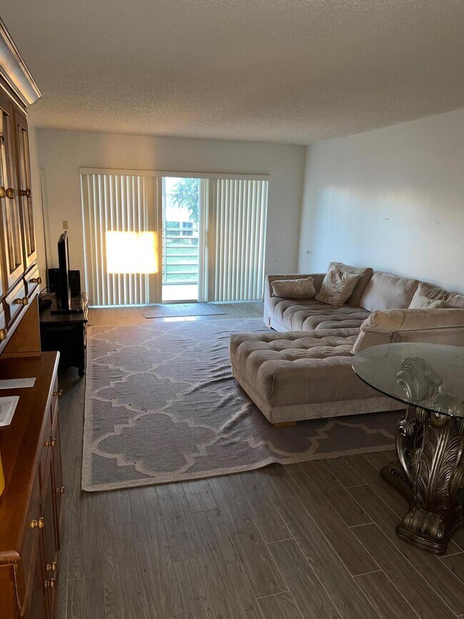Building Photo - 3186 Via Poinciana