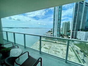Building Photo - 1155 Brickell Bay Dr