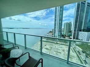 Building Photo - 1155 Brickell Bay Dr