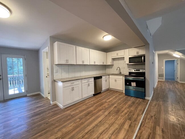 Building Photo - 1596 Willowbrook Dr SW
