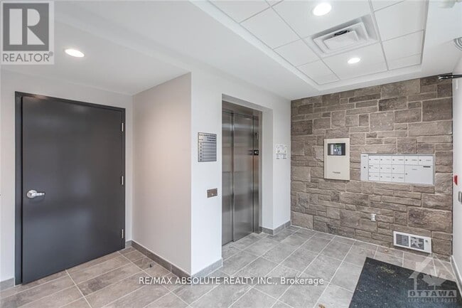 Building Photo - 5992 Hazeldean Rd