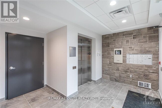 Photo du bâtiment - 5992 Hazeldean Rd