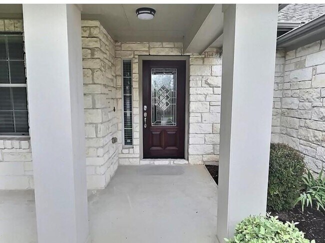 Foto del edificio - 15005 Fernhill Dr