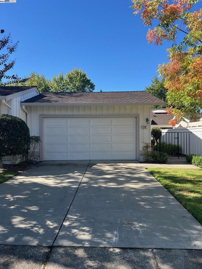 Building Photo - 515 Rolling Hills Ln