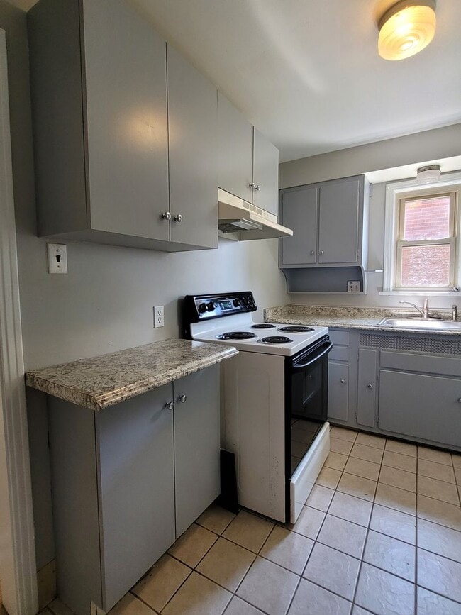 Building Photo - 3 Bedroom Home in Mt. Lebanon!