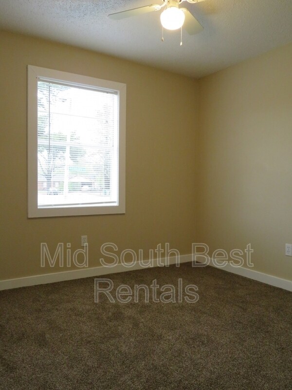 Building Photo - 3359 Redcliff Dr