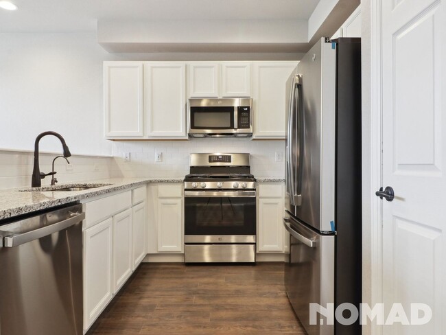 Building Photo - 6418 N Ceylon St