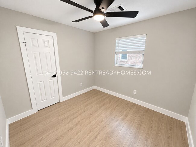Foto del edificio - 8714 Twisting Vine Ln