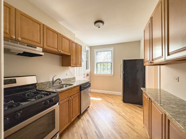 Foto del edificio - 890 Green Bay Rd