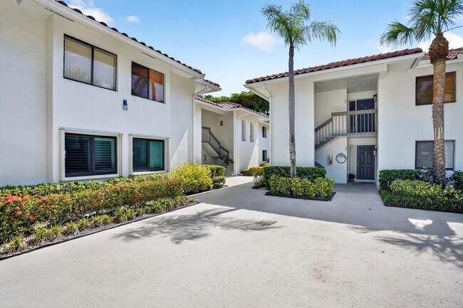 Foto del edificio - 65 Pelican Pointe Dr
