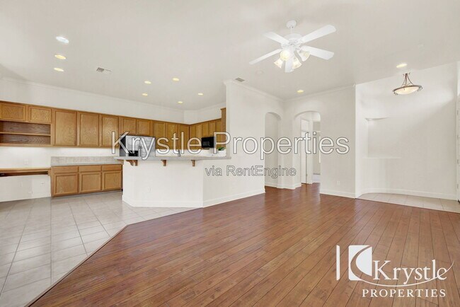 Foto del edificio - 8401 Benavente Ct