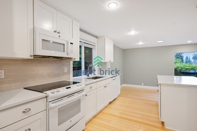 Photo - 3 BED & 2 BATH SINGLE FAMILY HOUSE WITH A ...