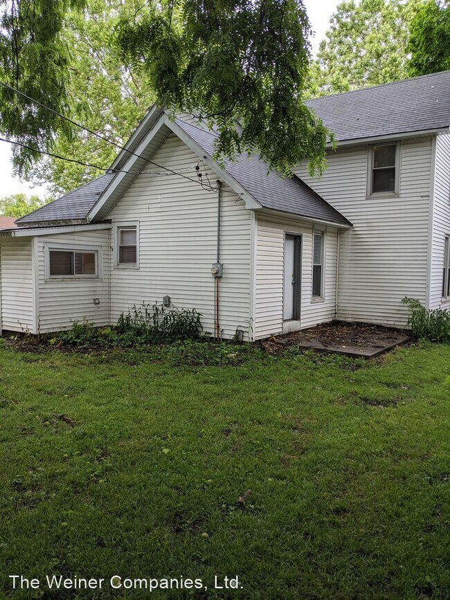 Building Photo - 3 br, 2 bath House - 305 S. Prairie St.