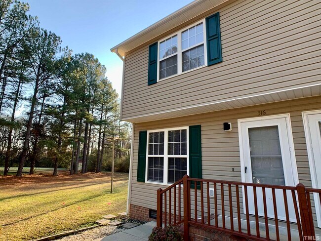 Building Photo - 316 Ivy Dr