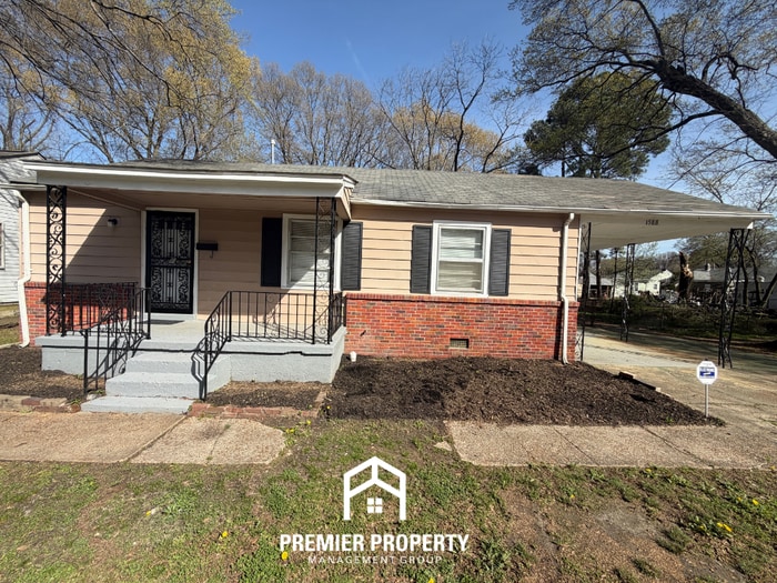 3-Bedroom Single-Family Home for Rent in Memphis, TN - Hardwood Floors & Fenced Backyard - 3-Bedroom Single-Family Home for Rent in Memphis, TN - Hardwood Floors & Fenced Backyard