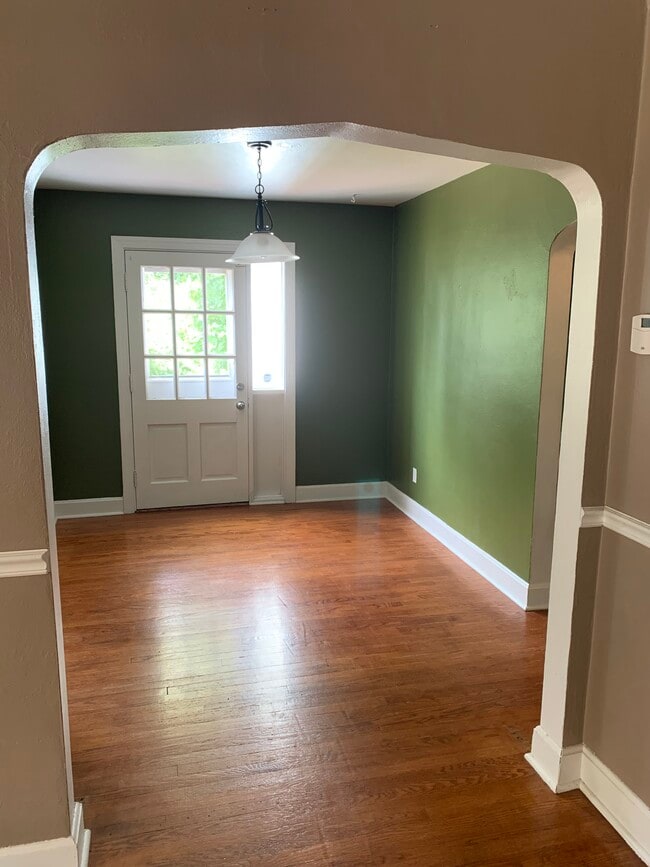Building Photo - 308 Village Dr